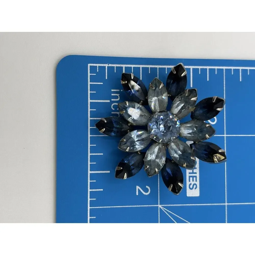 Vintage Rhinestone‎ Brooch Blue Starburst (slightly cloudy) J1-3004